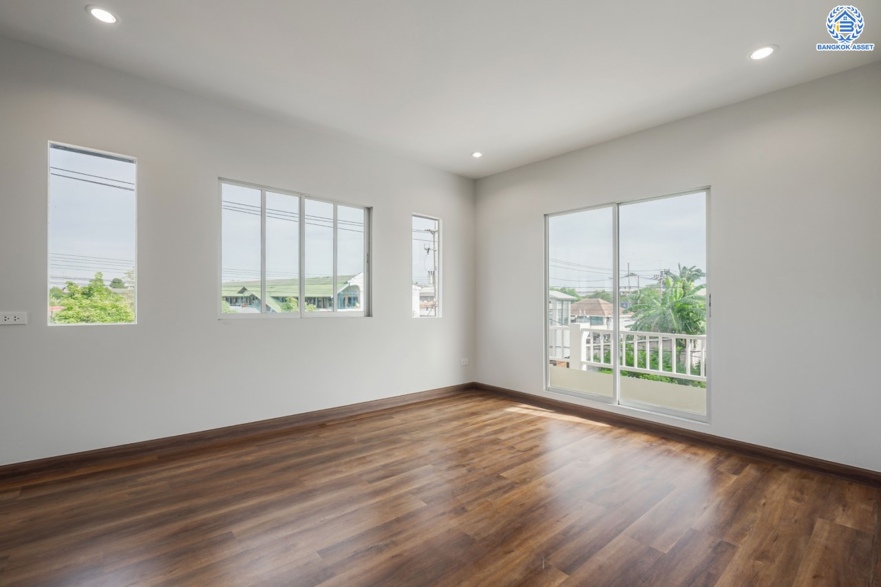 บ้านมือสองตกแต่งใหม่ แบรนด์ LH ม.ชัยพฤกษ์ เพชรเกษม81 พร้อมรองรับทุกความสุข บนเนื้อที่ 50.3 ตร.ว. ฟังก์ชัน 3 ห้องนอน 2 ห้องน้ำ 2 ที่จอด บนทำเลใกล้ The Mall บางแค รถไฟฟ้า "สถานีหลักสอง" ทางด่วน "พระราม2" และเชื่อมสู่ ถ.พุทธมณฑลสาย4 เพียง 5 นาที*